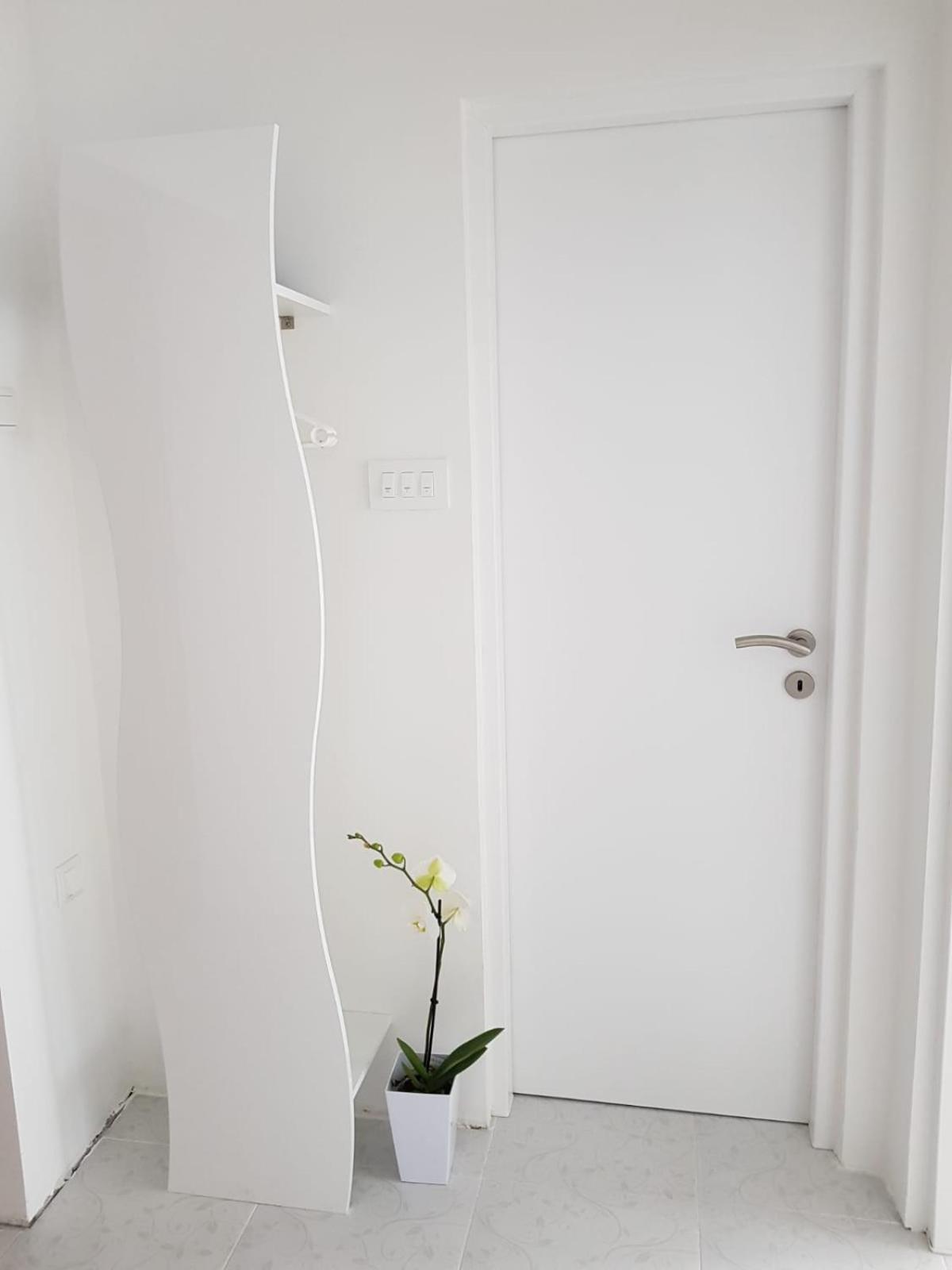 Apartman Kristina - Self Check In & Check Out โอโทชาส ภายนอก รูปภาพ