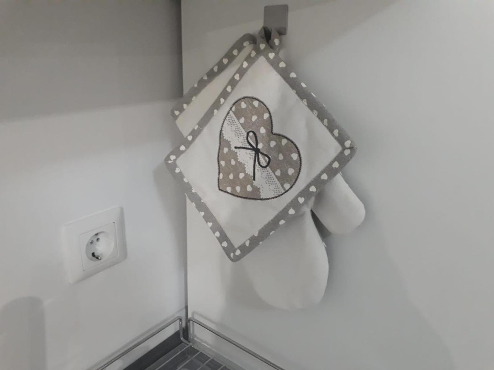 Apartman Kristina - Self Check In & Check Out โอโทชาส ภายนอก รูปภาพ
