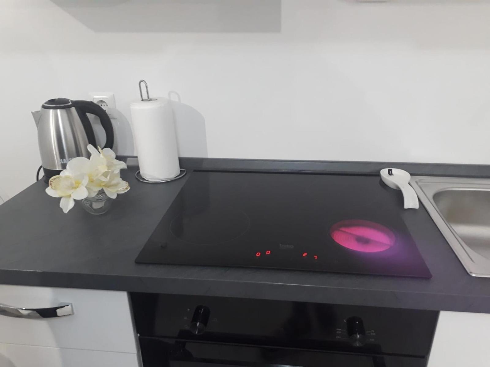 Apartman Kristina - Self Check In & Check Out โอโทชาส ภายนอก รูปภาพ