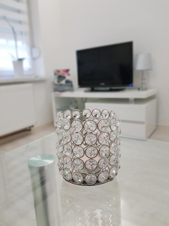 Apartman Kristina - Self Check In & Check Out โอโทชาส ภายนอก รูปภาพ